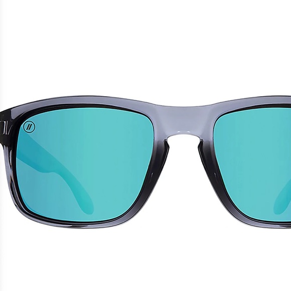 Blenders Canyon North Point Blue mirror lens sunglasses - Picture 4 of 13